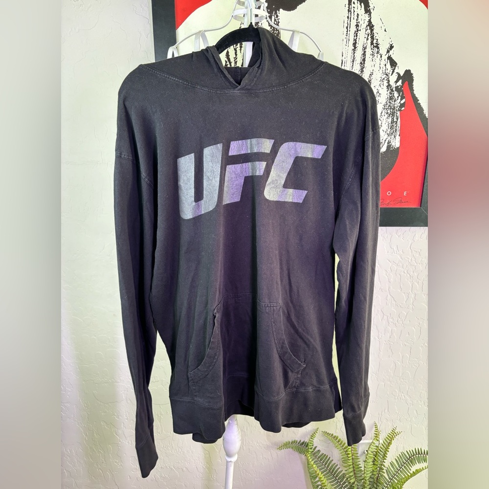 UFC mens Hoodie long sleeve shirt Size XL‎ EUC